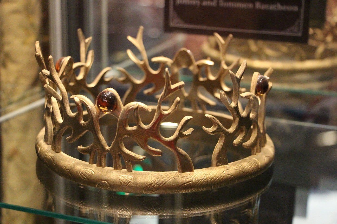 La corona de la Casa Baratheon en una exposición oficial de Game of Thrones