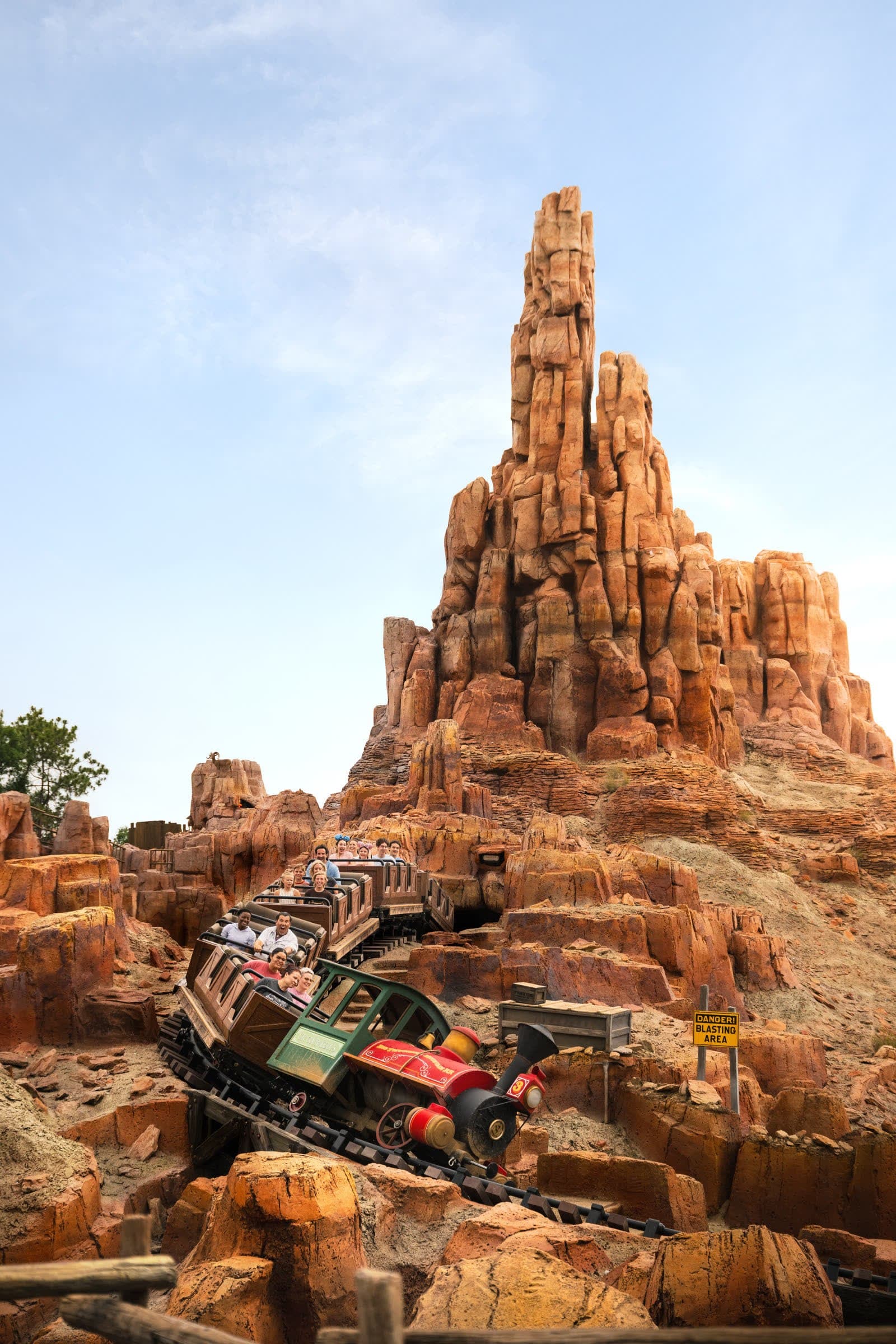 Vista de la montaña Big Thunder Mountain Railroad en Magic Kingdom Park