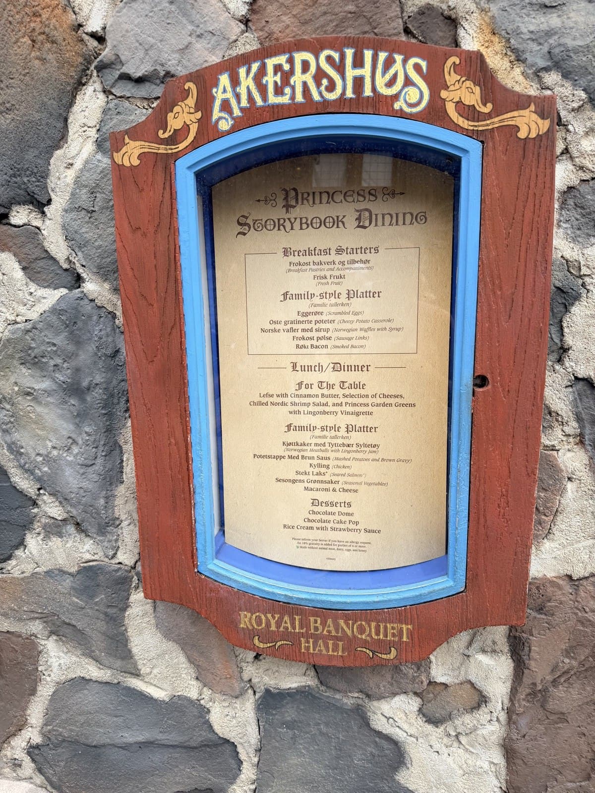 Cartel con el menú y los precios de un restaurante de Epcot en Disney World