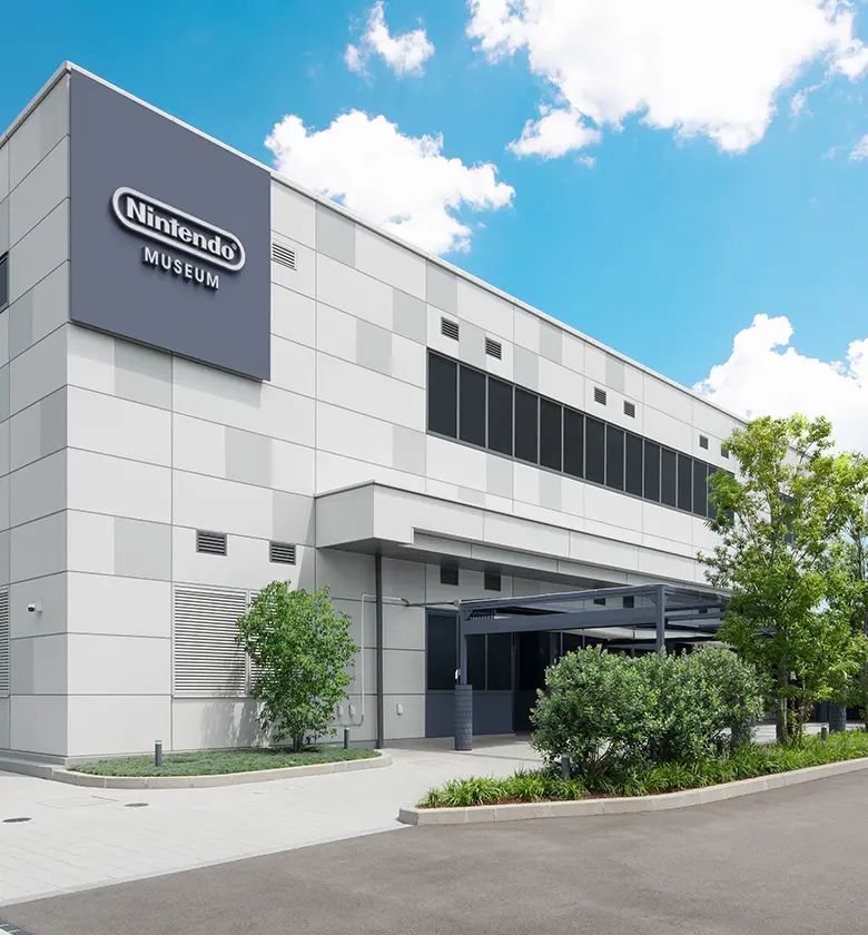Fachada del edificio del Nintendo Museum en Uji, cerca de Kioto